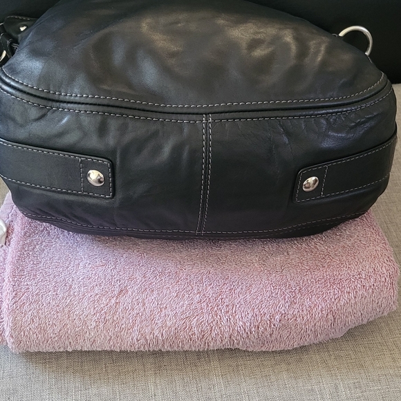 Vintage Coach bag medium size , shoulder bag with phone case. - Picture 2 of 9